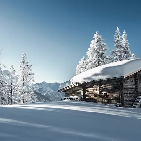 Tyrol アパート