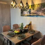Tyrol شقة